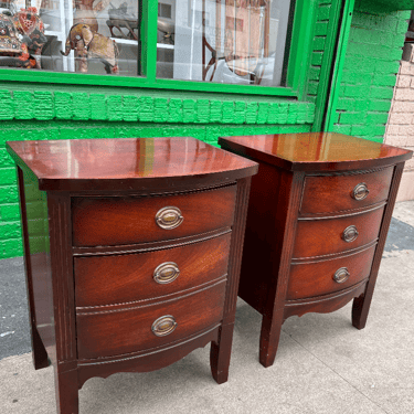 Strong , Silent Type | Pair of Traditional Style Nightstands