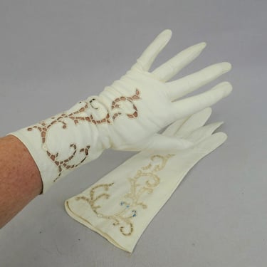 Vintage Off-White Leather Gloves - Stitched Cut Outs - Soft Italian Kid Leather - Size 8 - Wedding Gloves - 1950s 
