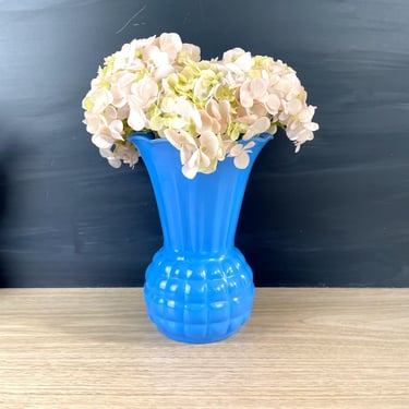 Anchor Hocking pineapple vase with cornflower blue fired on finish  - 1950s vintage 