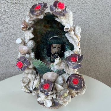 Vintage kitsch art Jesus thorn crown seashell 3D diorama 