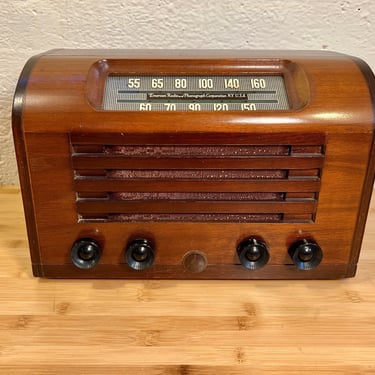 Restored 1947 Emerson AM Walnut Wood Case Radio 530 