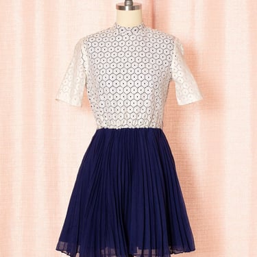 AS-IS *** Vintage 1960s 60s White Lace Blue Accordion Pleated Skirt Fit and Flare Mini Skater Day Dress (x-small/small) 