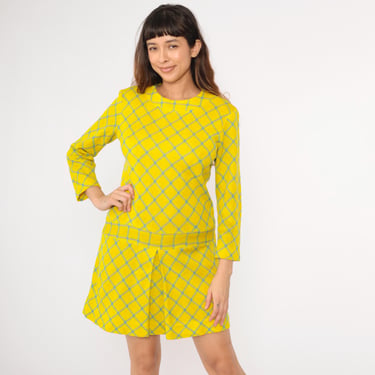 60s Scooter Dress Mini Yellow Checkered Mod Dress Drop Waist Dress Vintage Knit Long Sleeve Minidress Pleated Gogo Twiggy 1960s Small 