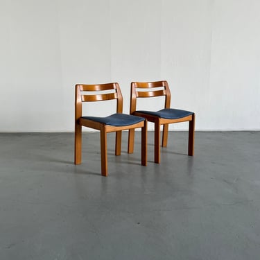 Pair of Elegant Italian Mid-Century Modern Lacquered Wood Dining Chairs, 1960s 