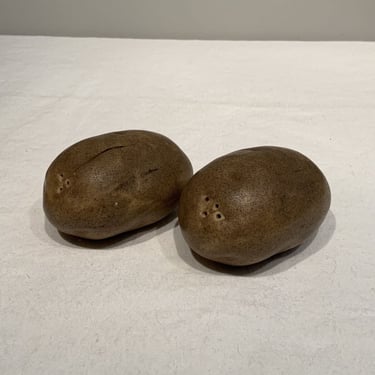 Vintage Russet Potato Salt And Pepper Shaker Set, Baked Potato shakers, gag gifts for him, funny unique gifts, American mold ceramics 