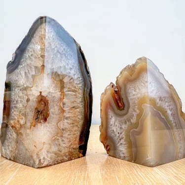Natural Geode Bookends, Grey Brown and White Agate Crystal Quartz Stone Bookends for Boho Home Decor 