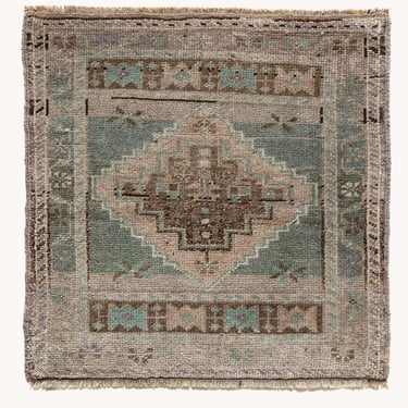 Vintage Turkish Mini Rug No. 718 | 1'9 x 1'9