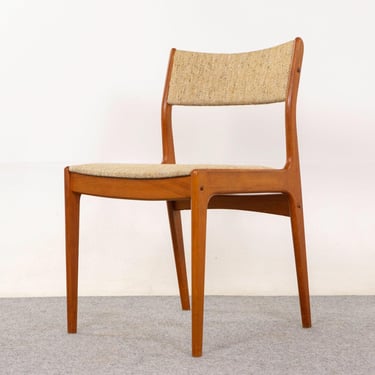 6 Teak Danish Dining Chairs - (D1339) 