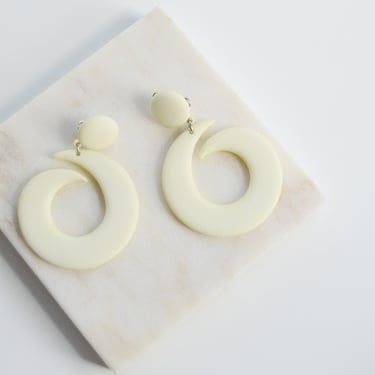 1980s Cream Spiral Clip on Earrings 