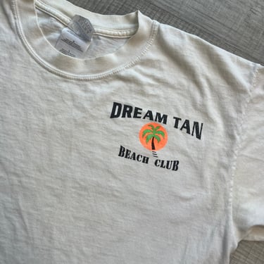 2000s Vintage Dream Tan Beach Club Graphic Tee