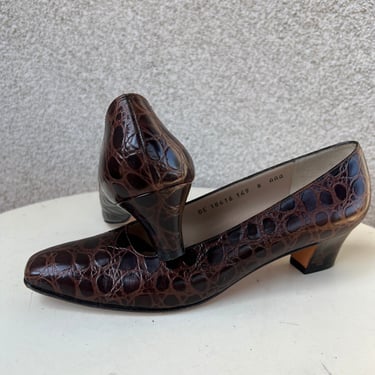 Vintage preppy heeled pumps brown press leather 8AAAA by Salvatore Ferragamo 