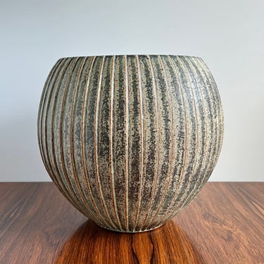 Carved 9.5" Studio Pottery Vase by Ed Thompson - Allied Craftsmen of San Diego Artist 