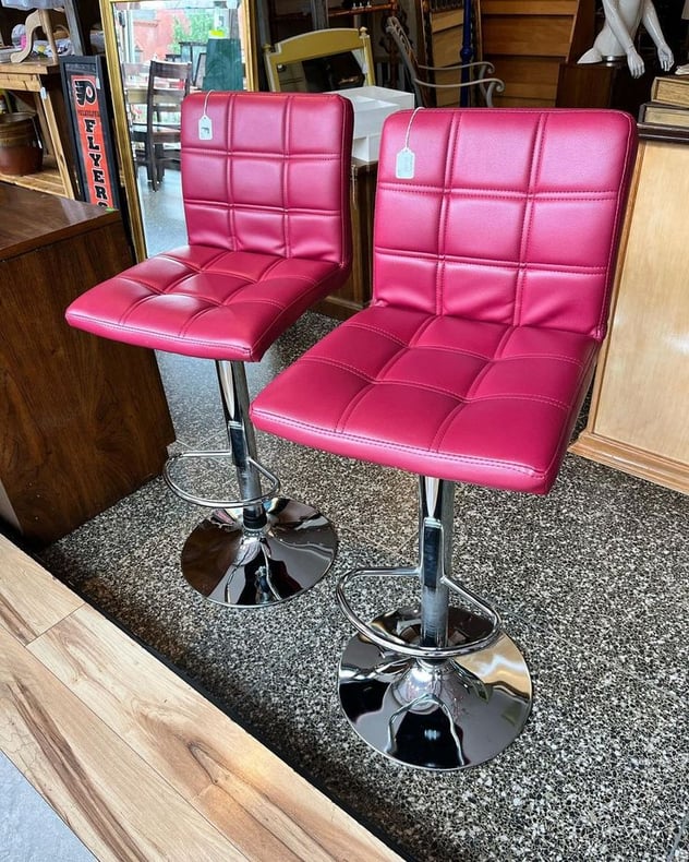 Adjustable Bar Stools! 2 available Seat H14” x L16” x W17”