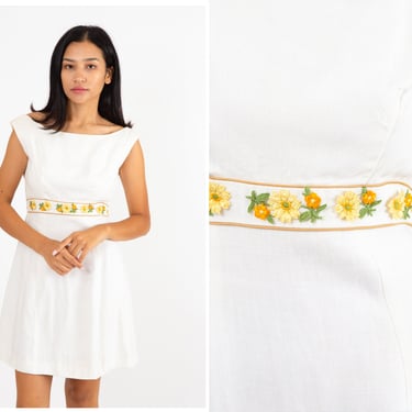 Vintage 1960s 60s White Linen Cotton Mini Dress w/ Sunflower Floral Appliqué Trim // Boat Neckline, Empire Waist, Gold Bow Detail 