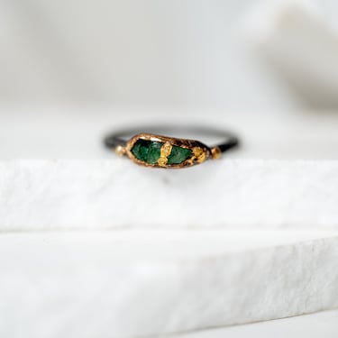 14K-24K Gold Brazilian Emerald Band