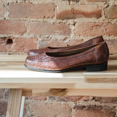 brown woven leather loafers | 80s 90s vintage dark academia preppy low heel loafers US size 9.5 