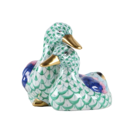 Herend Porcelain Figurine Pair of Ducks 5036, Made and hand painted in Hungary in green fishnet, Mint gift-giving condition 