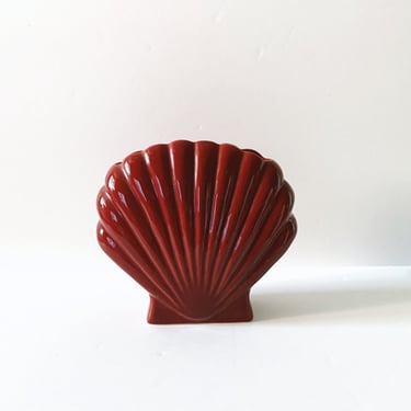 Maroon Shell Vase 