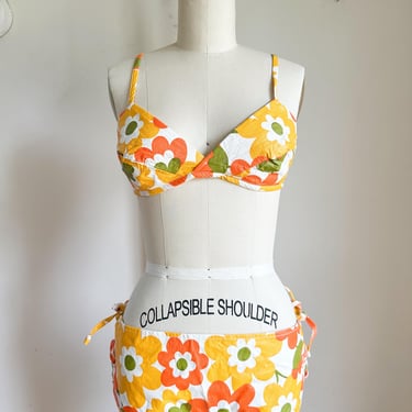 Vintage 1960s Mod Daisy Floral 2pc Bikini Swimsuit / S-M 