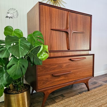 Rare Mid-Century Highboy Dresser Attributed to John Stewart – Sculpted Pulls – Restored Walnut Cabinet – Read Full Listing for Shipping 