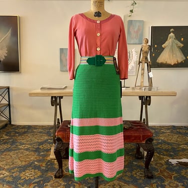 1990s knit skirt, green and pink, 90s does 70s, vintage midi skirt, 90c crochet skirt, scoop, sweater skirt, medium, friends style, y2k 