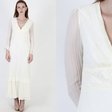 Off White Crinkle Cotton Bohemian Wedding Dress With Lace Ruffle Sleeves 