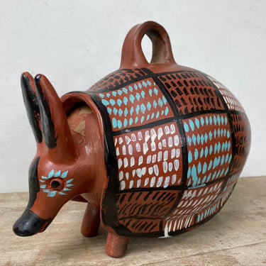 80'a Vintage Pottery Armadillo, Made In Guatemala, Clay Armadillo, Texas State Mammal, Bank, Stylized, READ And See All Photos 