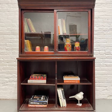 Antique Quarter Sawn Oak Bookcase by Danner Furniture, c. 1910 