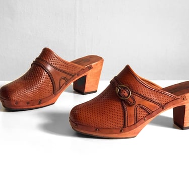 Vintage 1970s Thom McAn Woodworks clogs | dead stock , cognac leather, ‘70s wooden platform shoes, approximate 6 M or N 