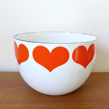 Finel Finland Enamel Heart Bowl Designed by Kaj Franck for Arabia, Finland 