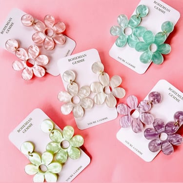 Sample Sale Daisy Acrylic Earrings
