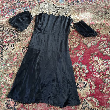 Antique 1920’s ‘30s black silk dress with ecru lace collar | ‘20s dress, 1930’s dress, S 