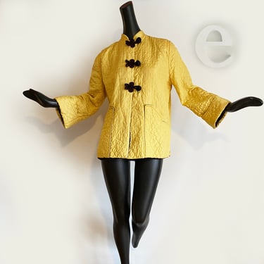 Vintage 1940s 1950s Chinese Robe • Rockabilly Pin Up • I Love Lucy •  Cheongsam Bed Jacket Coat • Yellow + Oversized Black Frog Closure • 