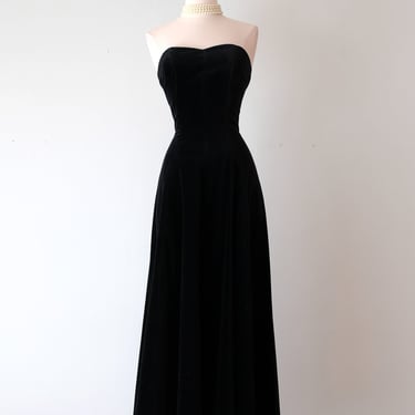 Perfect 1990's Strapless Black Velvet Evening Gown / Sz S