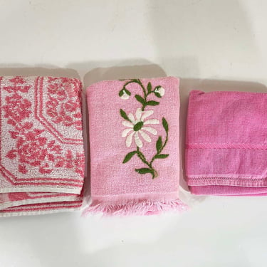 Vintage Set of 3 Pink Mismatched Hand Towels Bath Cloth Martex Terri-Down Cannon Pequot Green White Mid-Century Retro Boho Terry Towel 50s 