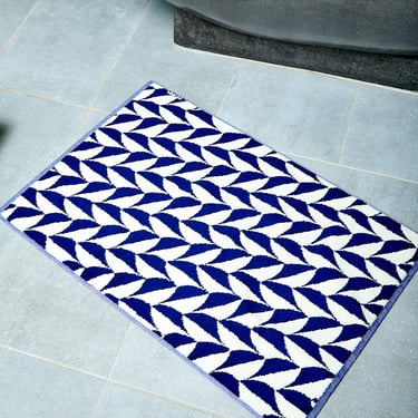 Navy Scallop Bath Mat