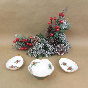 Vintage Porcelain Christmas Trinket Dish Set Open Salt Ring Dish Red Holly Lefton? 
