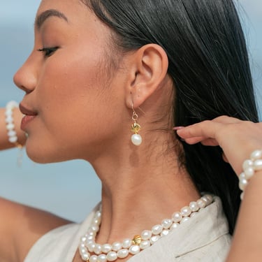 Gold Pearl & Seashell Drop Earrings - Kameli 