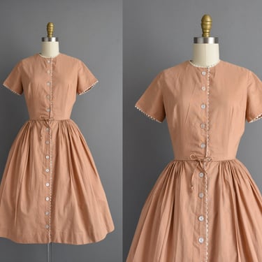 vintage 1950s dress | Beige Tan Cotton Short Sleeve Full Skirt Day Dress | XS Small | 50s dress 