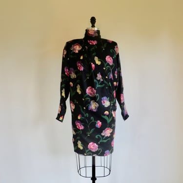 Vintage 1980's Ungaro Parallele Paris Black and Pink Rose Floral Wool Challis Dress Turtle Neck Ties Long Sleeves French Designer Size 6 US 