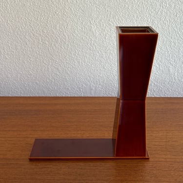 Lacquer ikebana stand