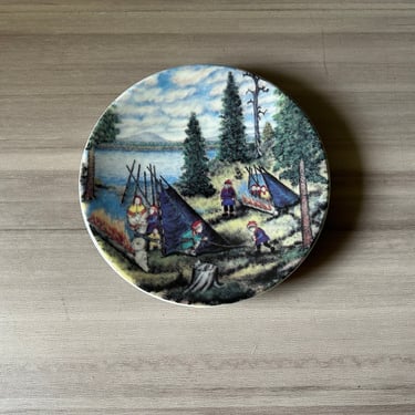 Vintage Alariesto Mini Plates series Arabia of Finland, 29 mini wall plate "On Log Fire" Scandinavian Modern Finnish design 