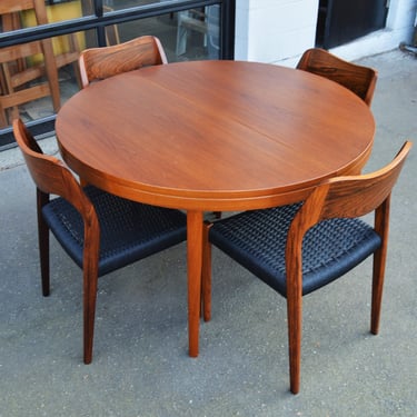Teak Round / Oval One Leaf Dining Table w/ Curved Skirt &#038; Tapering Legs