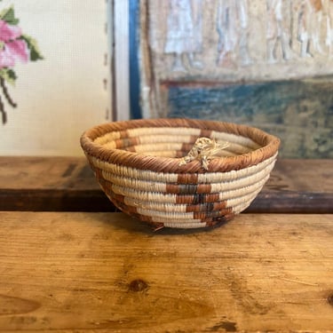 Free shipping within continental US - Vintage Decorative Natural Fiber Basket 