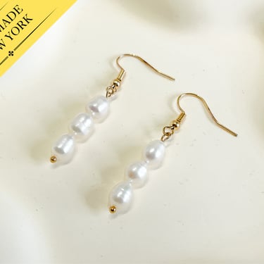 E160 pearl dangle earrings, pearl drop earrings, pearl earrings, dangle earrings, wedding earrings, bridal pearl earrings, gift for her 