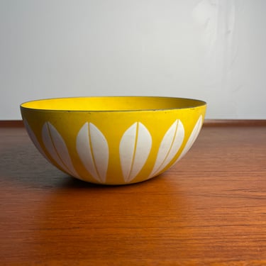 Cathrineholm Lotus 8" Yellow Enamelware Bowl