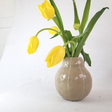 Ceramic vase: Short round pottery. Modern  home decor 