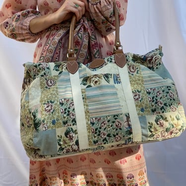 Vintage 90's Weekender Bag / Canvas Weekender Bag / Vacation Luggage / Floral Bag / Patchwork Print / Cottage Core 