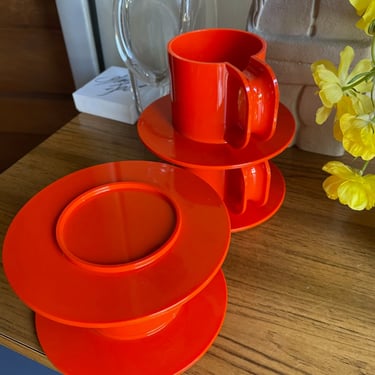 Early Production Heller Red Coffee 3 Cups 4 Saucers by Leila & Massimo Vignelli Vintage Mid-Century 