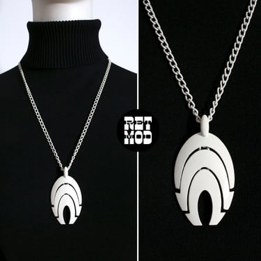 Lovely Vintage 60s 70s White Abstract Space Age Pendant Necklace 